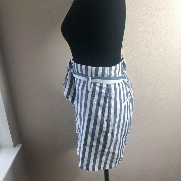 New York & Company High-Waisted Striped Shorts — Size 6 ✨ (only worn once) - Picture 6 of 10